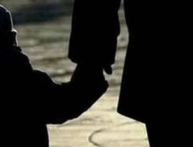 Σοκαριστικό πείραμα! Πόσο εύκολο είναι να αρπάξουν ένα παιδί από το πάρκο (βίντεο)